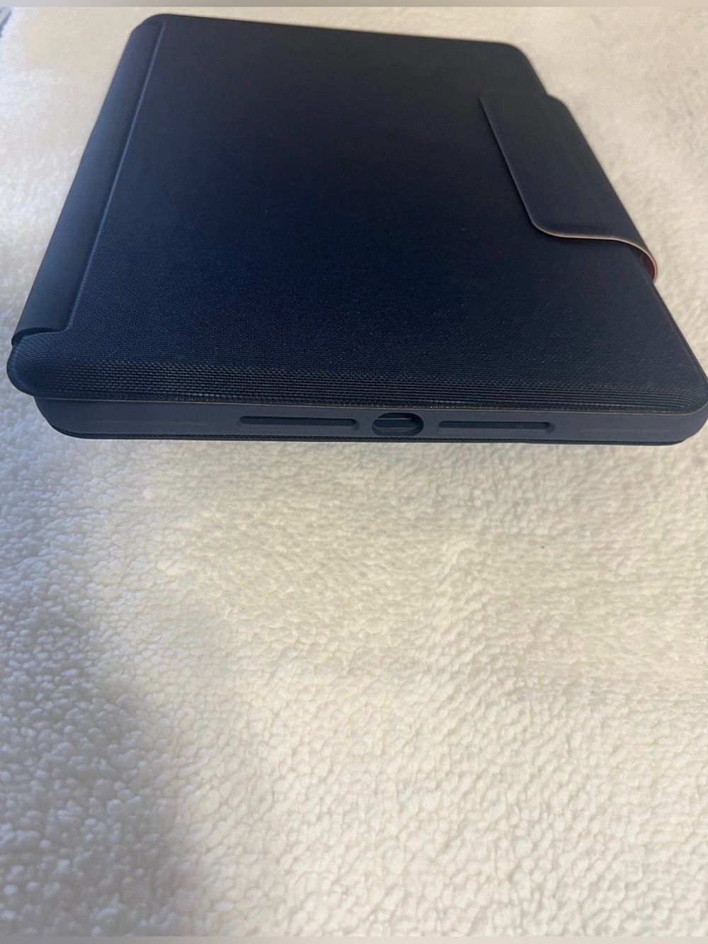 Logitech Rugged Combo 3 Touch iPad Keyboard Case - Picture 2 of 6